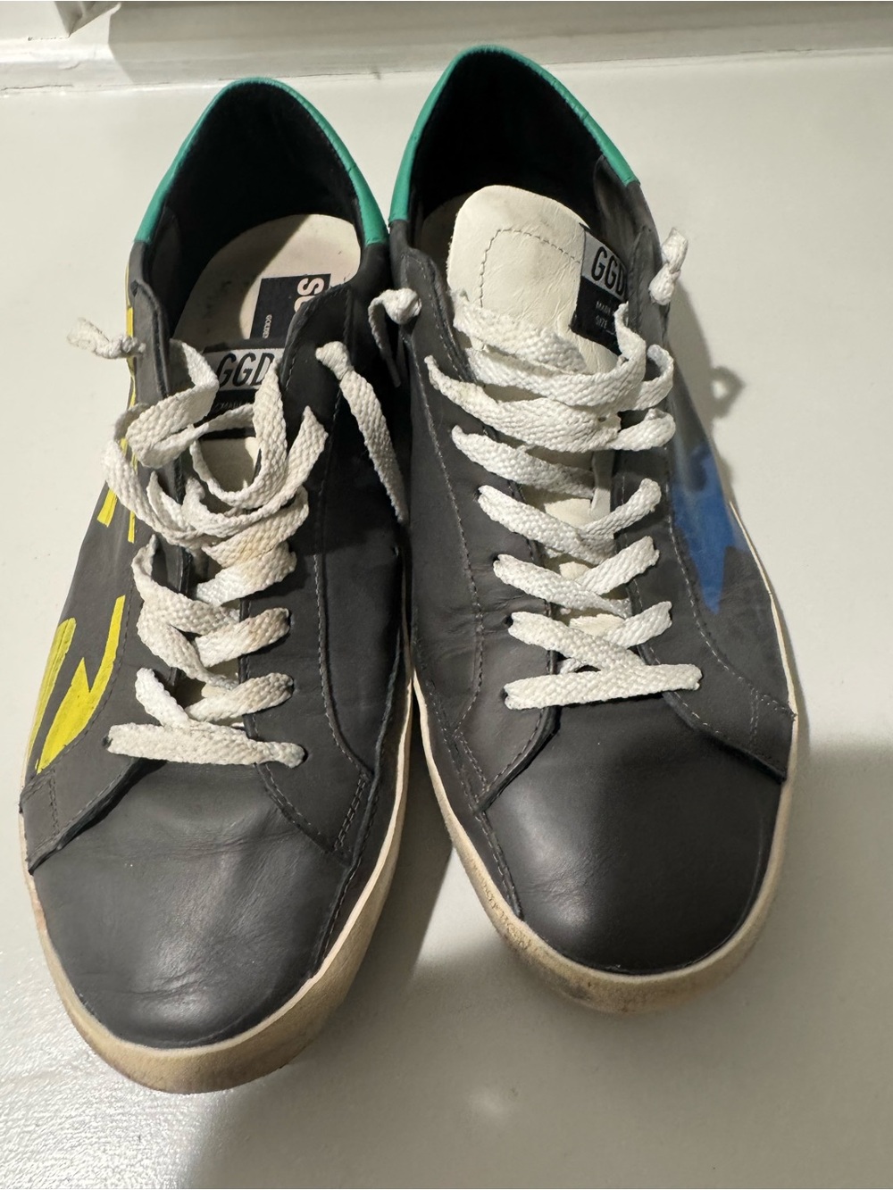 Golden Goose Men's Gray Sneakers with Blue Star and Yellow Accents - Picture 2 of 6